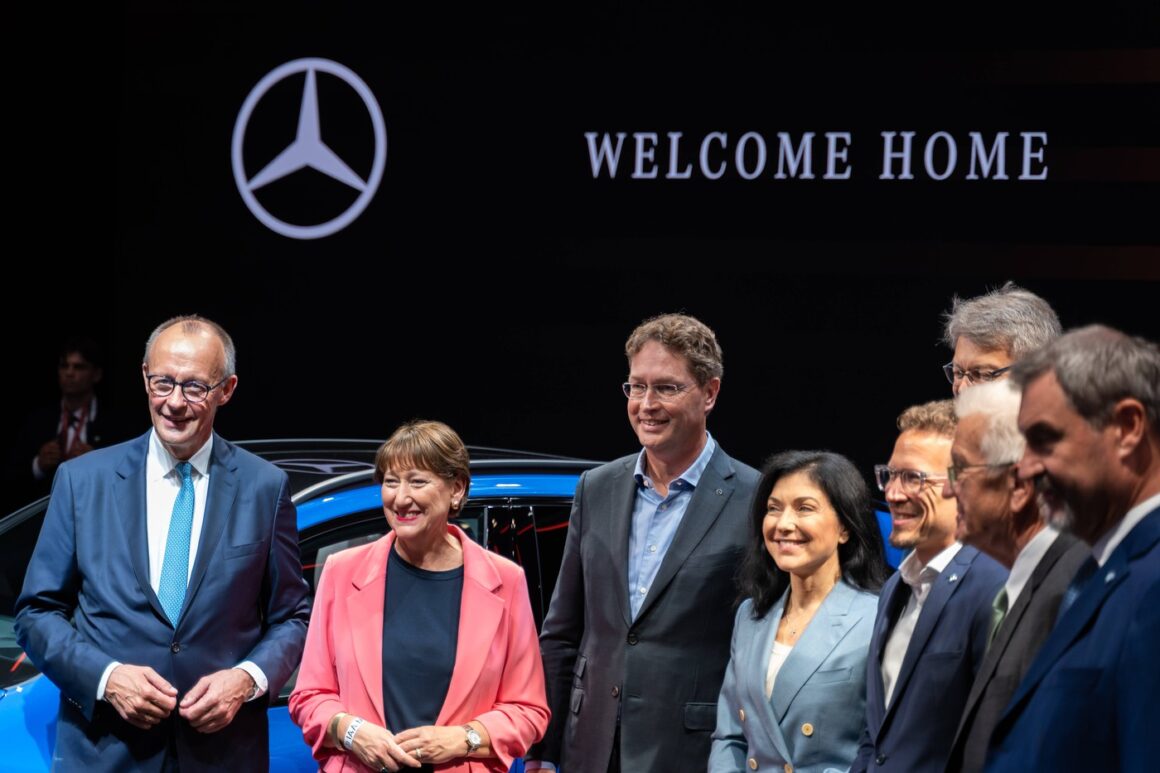 munchen-salonul-auto-merz-masini-germania.jpg Ofensiva Europei pe piața mașinilor electrice pentru a opri asaltul mărcilor chineze. La Salonul Auto de la Munchen, BMW a lansat un SUV electric