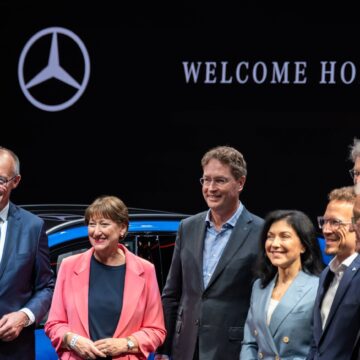 munchen-salonul-auto-merz-masini-germania.jpg Ofensiva Europei pe piața mașinilor electrice pentru a opri asaltul mărcilor chineze. La Salonul Auto de la Munchen, BMW a lansat un SUV electric