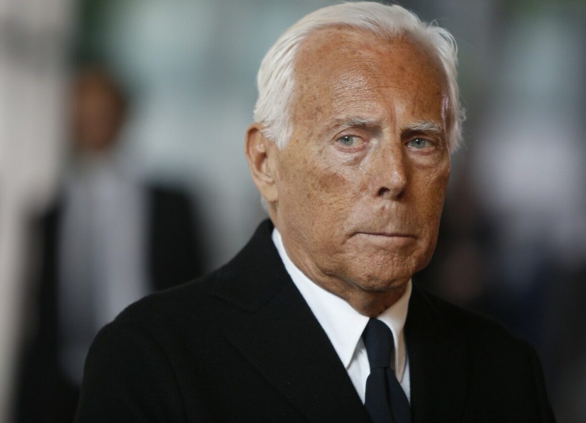 profimedia-0585104729-e1757176477443.jpg Giorgio Armani a fost omagiat de zeci de celebrități. Printre acestea s-au aflat Donatella Versace, Ralph Lauren, Julia Roberts și Leonardo DiCaprio