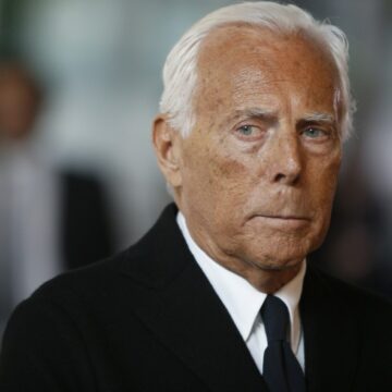 profimedia-0585104729-e1757176477443.jpg Giorgio Armani a fost omagiat de zeci de celebrități. Printre acestea s-au aflat Donatella Versace, Ralph Lauren, Julia Roberts și Leonardo DiCaprio