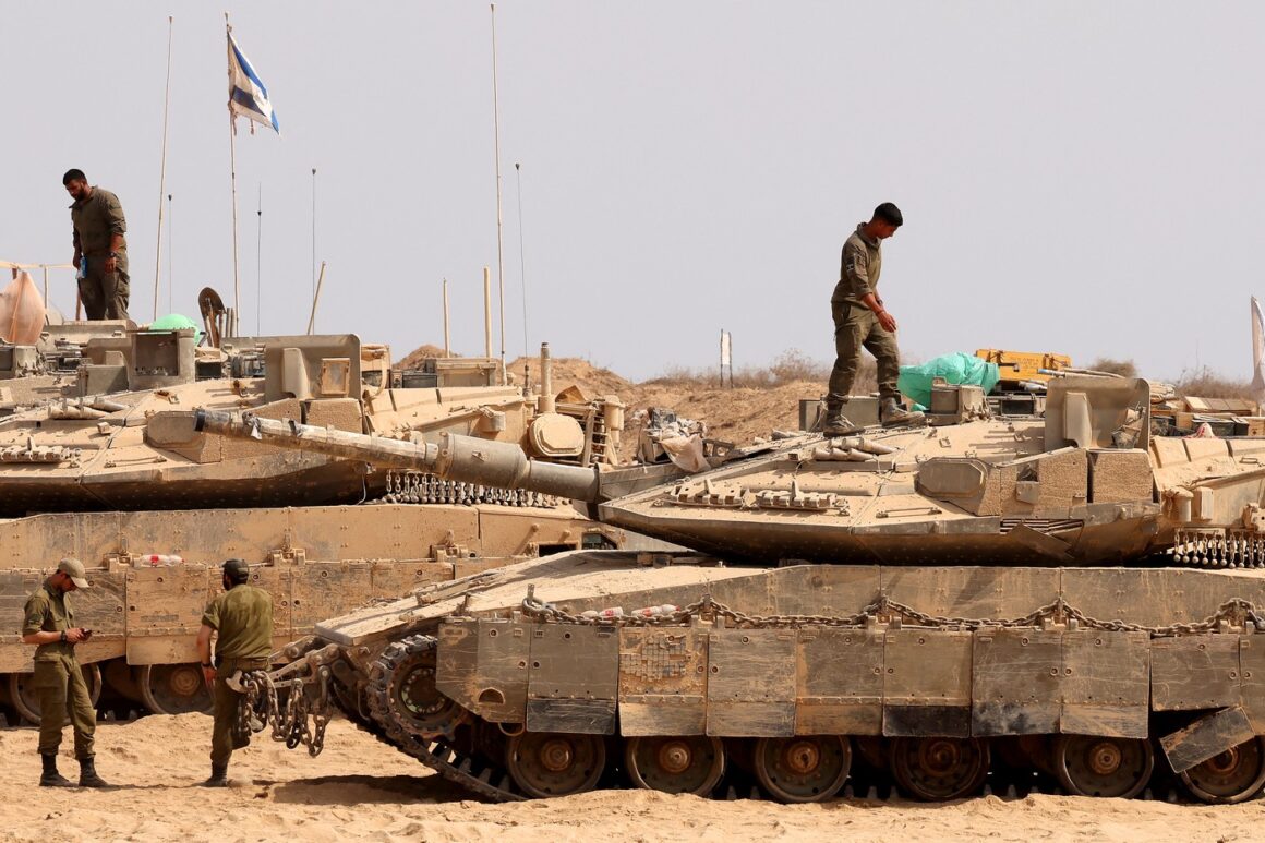 Zeci de mii de rezerviști israelieni au început să se prezinte la unități, înaintea unei noi ofensive în Gaza
