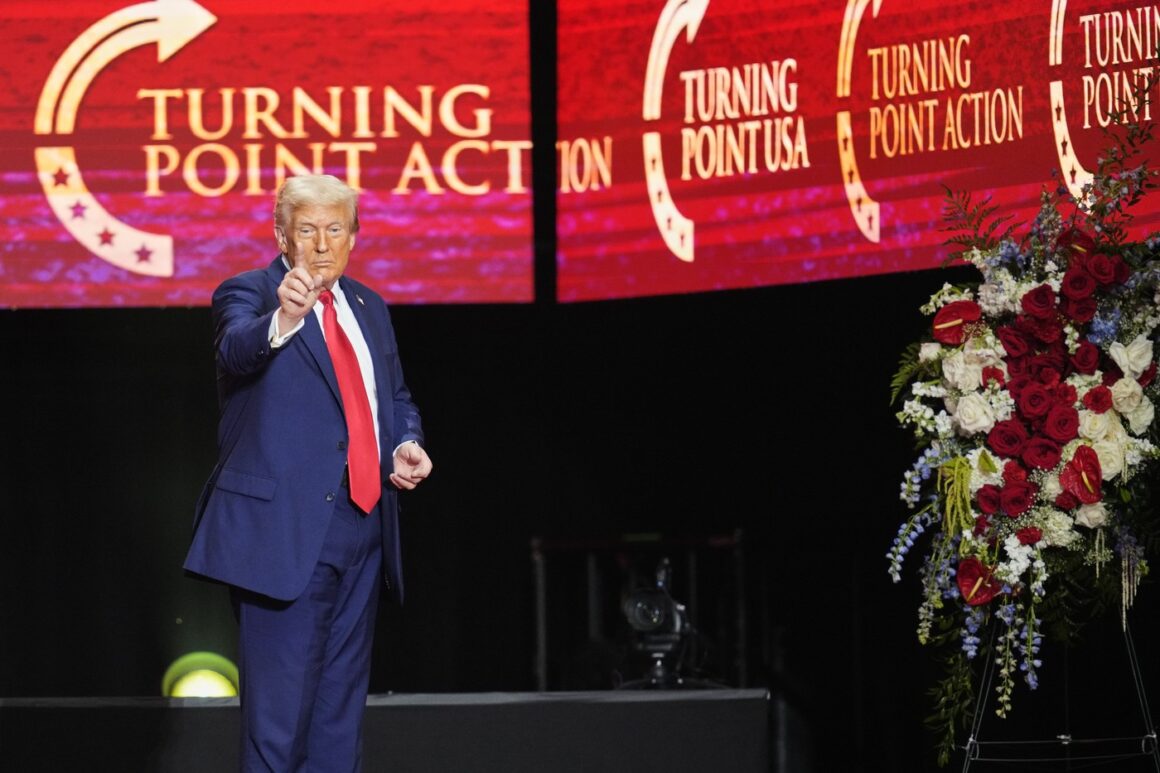 Donald Trump îl consideră pe Charlie Kirk „martir al libertății” și „patriot” /„Salvăm națiunea”