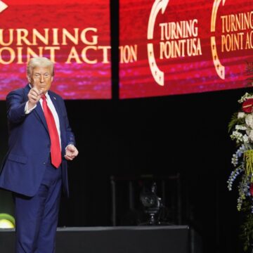 Donald Trump îl consideră pe Charlie Kirk „martir al libertății” și „patriot” /„Salvăm națiunea”