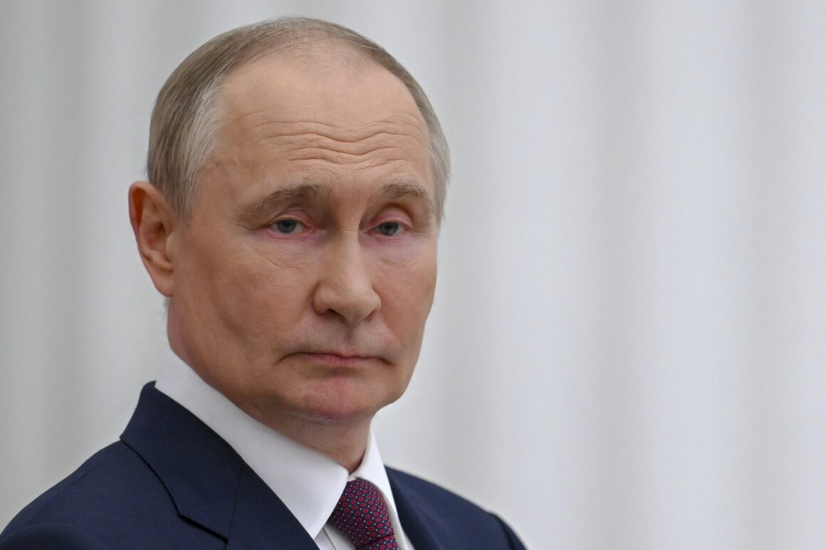 shutterstock_2660369213-scaled.jpg Vladimir Putin neagă că economia Rusiei are probleme, cu toate că specialiștii susțin contrariul