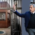 Nicolas Sarkozy și-a cumpărat o mătură ca să facă curat în celulă. Ce produse preferă să mănânce fostul președinte francez la închisoare