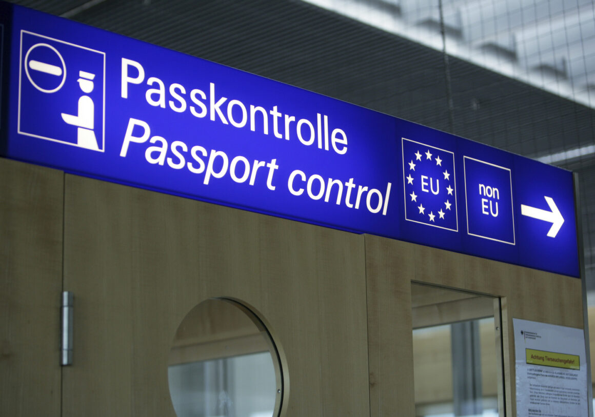 „Vom ști cine intră în UE, când și unde.” Posibile congestii pe aeroporturi