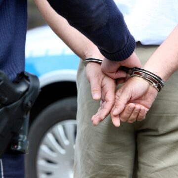 profimedia-0087274632.jpg Un băiat de 14 ani a fost reținut în Suedia, după ce a împușcat 6 persoane. Focurile de armă au fost trase în centrul orașului
