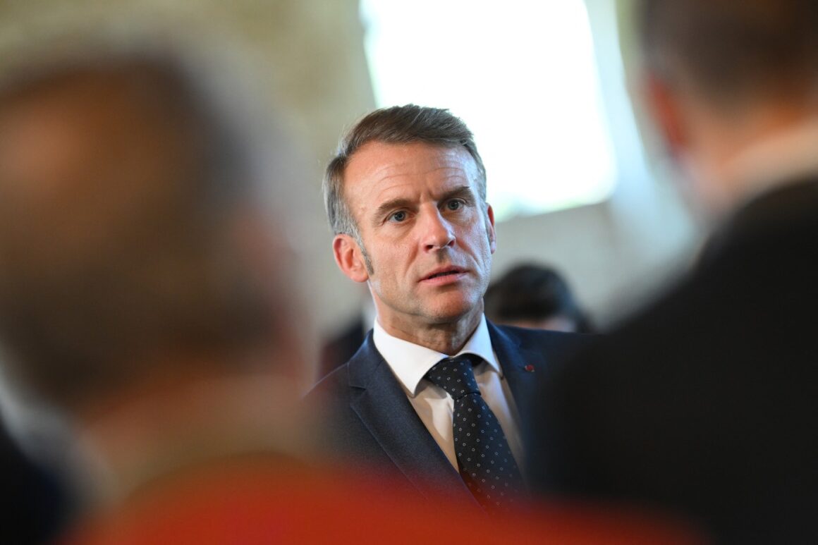 70% dintre francezi îl vor DEMIS pe Macron. Le Figaro publică datele DEZASTRULUI din Franța