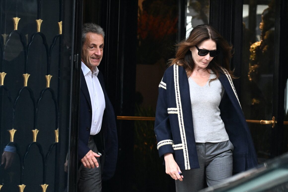 Sarkozy intră azi în închisoare. Fostul președinte al Franței își va ispăși pedeapsa în izolare. Familia sa îndeamnă la un miting de SUSȚINERE