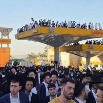Gest extrem la protestele masive din Israel împotriva serviciului militar obligatoriu. Scandal pe tema interzicerii dreptului de vot pentru cei care refuză înrolarea