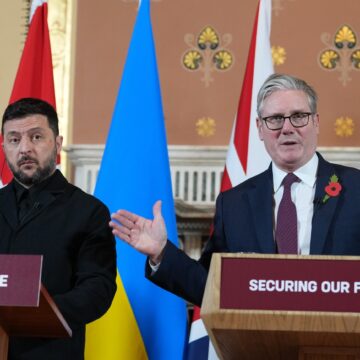 Premierul UK anunță că îi trimite lui Zelenski 5000 de rachete cu destinație multiplă. Liderul Ucrainei nu a obținut de la Trump rachetele Tomahawk