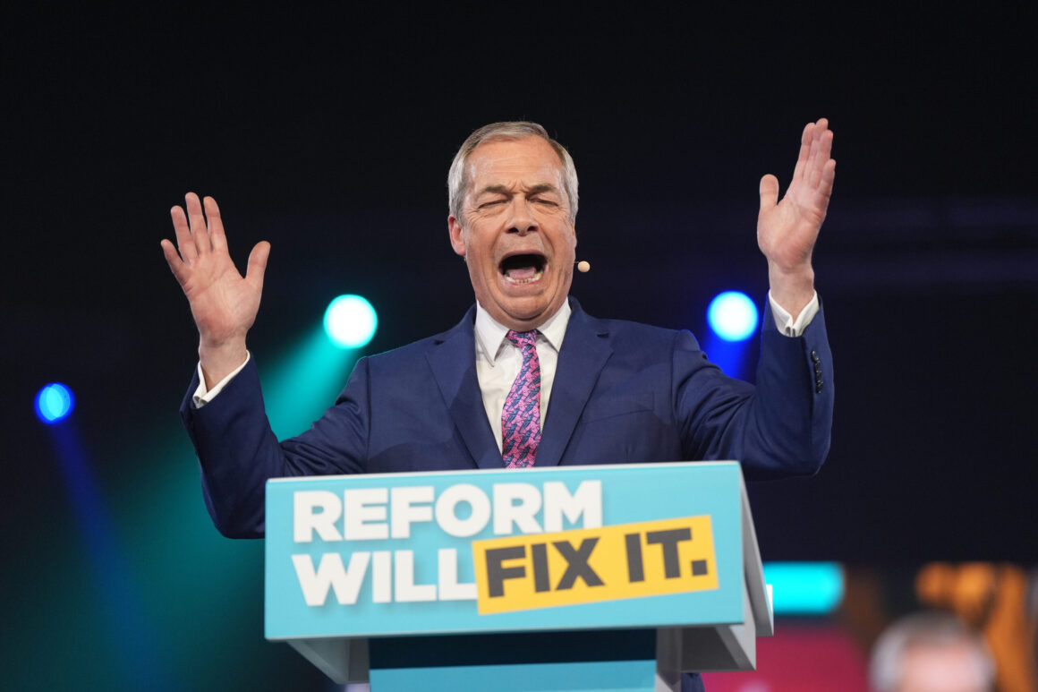 nigel-farage-scaled.jpg Nigel Farage preconizează organizarea alegerilor anticipate în anul 2027 din cauza „colapsului economic” cu care se va confrunta Anglia