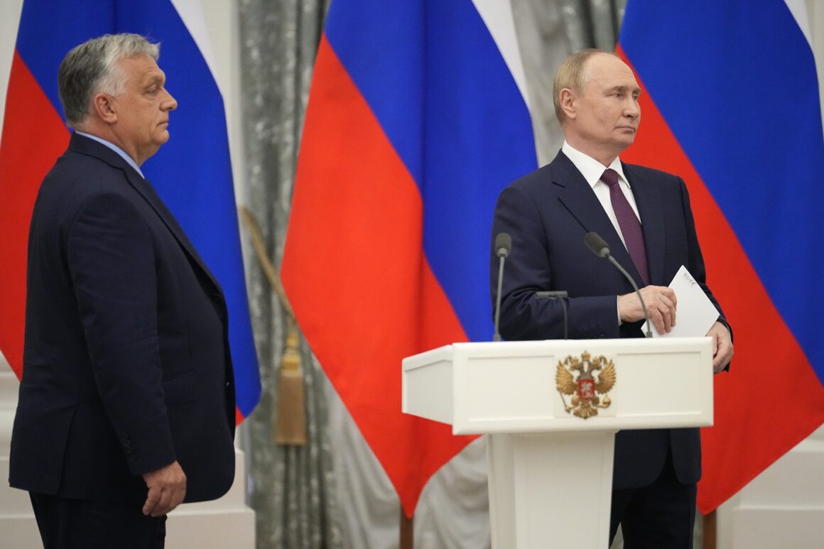 profimedia-0887488219.jpg Putin și Orban „s-au pierdut” în traducere. În timpul discuțiilor de la Kremlin, translatorul premierului Ungariei s-a încurcat în… Ucraina