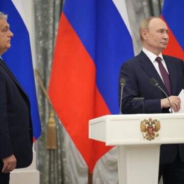 Putin și Orban „s-au pierdut” în traducere. În timpul discuțiilor de la Kremlin, translatorul premierului Ungariei s-a încurcat în… Ucraina