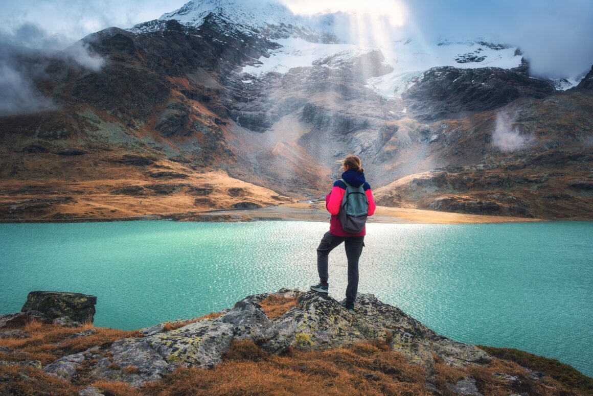 Povestea Jessicăi Guo, prima femeie care a parcurs pe jos 5.600 km prin munți din SUA până în Canada. A renunțat la jobul corporatist pentru libertate