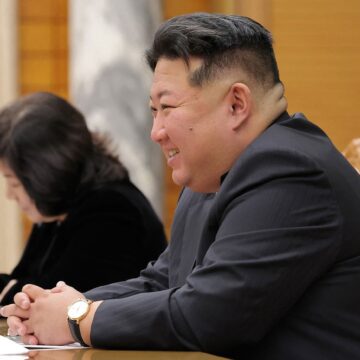 Lux occidental pentru cercul lui Kim Jong-Un, sărăcie extremă pentru nord-coreeni. Elitele își cumpără CHANEL și haine de blană care costă cât o casă