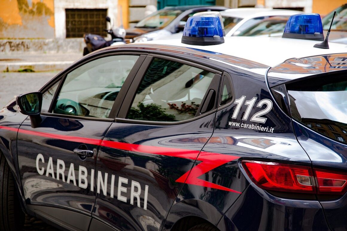 roman-amenda-politie-italia-vandalism-covid-masca.jpg Clipe de groază pentru un român în Italia. Un bărbat a încercat să îi răpească fiica de numai un an