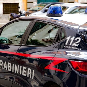 Clipe de groază pentru un român în Italia. Un bărbat a încercat să îi răpească fiica de numai un an