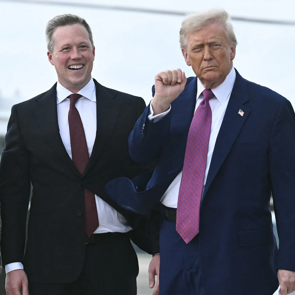 driscoll-trump.webp.webp Șeful armatei SUA a fost exclus din negocierile de pace pentru Ucraina. Sursele spun că Dan Driscoll începuse să își depășească atribuțiile