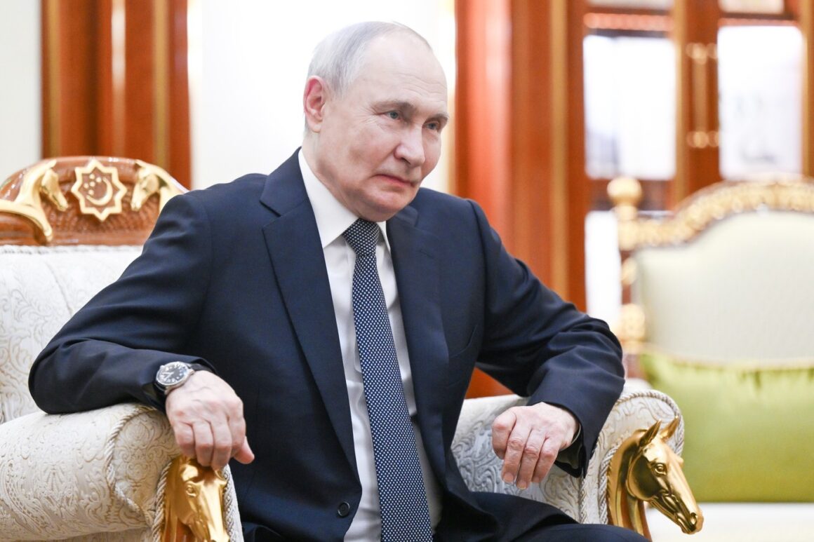 Analiza de 10 | „Verticala puterii” din Rusia, interpretată greșit în Occident. După aproape 24.000 de sancțiuni, Moscova rezistă și rămâne provocatoare. „Kremlinul a reușit să mențină loialitatea tuturor regiunilor rusești, fără excepție”