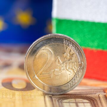 Primele pensii în euro în Bulgaria. Seniorii au luat cu asalt oficiile poștale