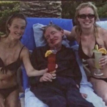 stephen-hawking-e1770328566829.jpeg Un document dezvăluie că fizicianul Stephen Hawking ar fi întreținut contacte sexuale pe insula lui Jeffrey Epstein
