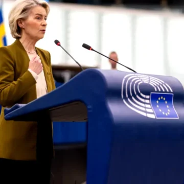 Von der Leyen avertizează că revenirea la petrolul Rusiei este o greșeală strategică.Președinta Comisiei vrea alte opțiuni pentru reducerea prețurilor