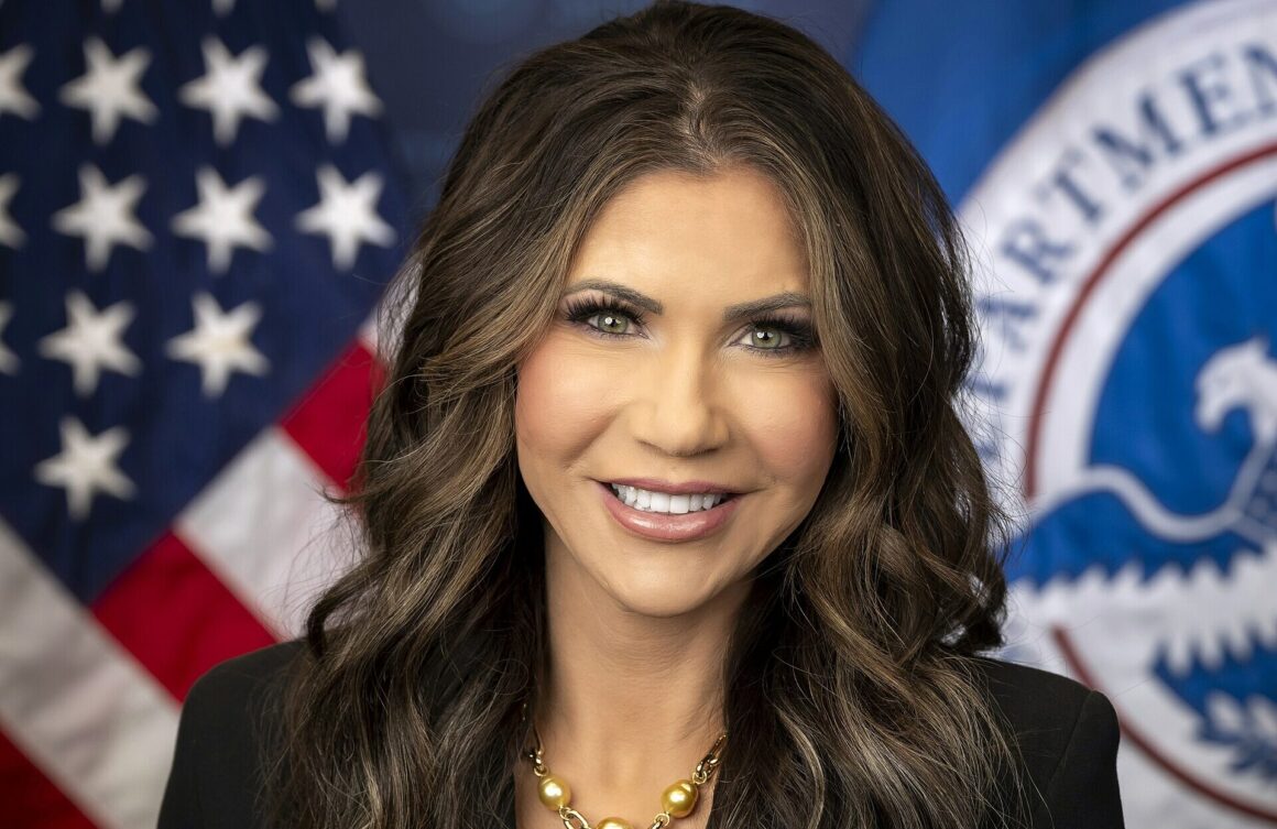 Demitere de răsunet la vârful serviciilor de securitate SUA. Kristi Noem, răspunzătoare de deportările ICE, a fost dată afară de Trump. Care este motivul concedierii