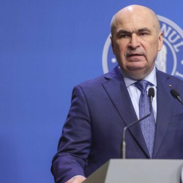 BOLOJAN-2-1200x675.jpg SONDAJ CURS. Cât mai rezistă Bolojan în fruntea Guvernului? 54% dintre locuitorii Capitalei vor demisia Premierului