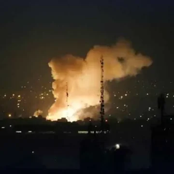 iran-bandar-abbas-attack.webp.webp BREAKING. Statele Unite lansează noi atacuri în Iran. Armata SUA a vizat un sit militar iranian care „amenința” forțele americane și traficul prin Strâmtoarea Ormuz. Au fost interceptate mai multe drone lansate din Iran