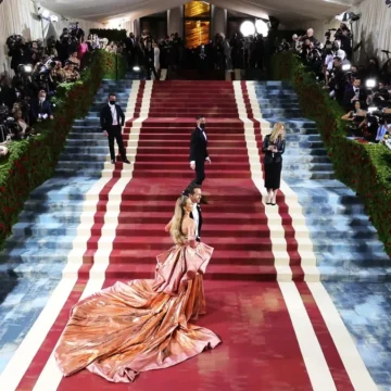 „Fashion is Art”, o invitație la transformarea modei în opere de artă veritabile. Cât costă un bilet anul acesta