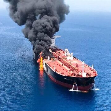 tanker.jpg Explozie la o navă petrolieră grecească, în largul Omanului. Incidentul are loc după schimbul de focuri dintre Iran și SUA, în apropiere de Strâmtoarea Ormuz