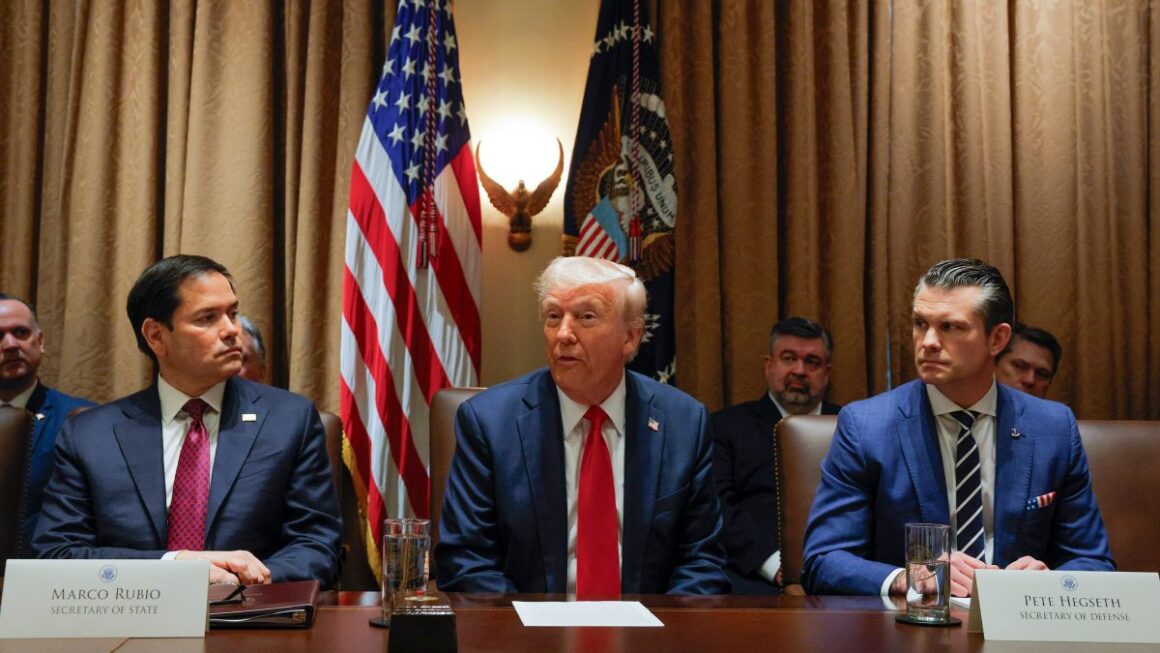 trump-.-.-1200x675.jpg BREAKING. Trump anunță că ridică blocada navală americană din Strâmtoarea Ormuz și prezintă condițiile finale pentru un acord cu Iranul. Președintele SUA se îndreaptă către Situation Room pentru a lua „decizia finală”