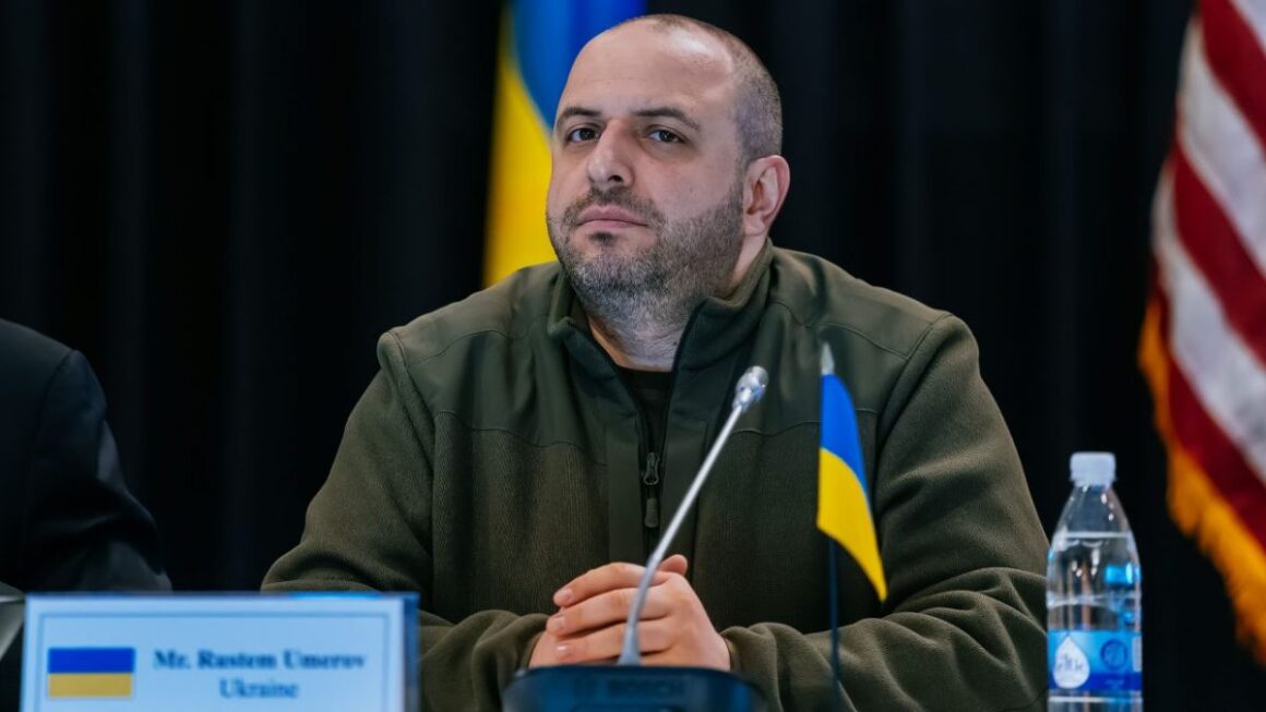 umerov.-1200x675.jpg Zelenski îl trimite în SUA pe negociatorul-șef al Ucrainei, Rustem Umerov, pentru discuții cu emisarii lui Trump. Vizita are loc după ce Ucraina a respins armistițiul cerut de Putin pentru Ziua Victoriei