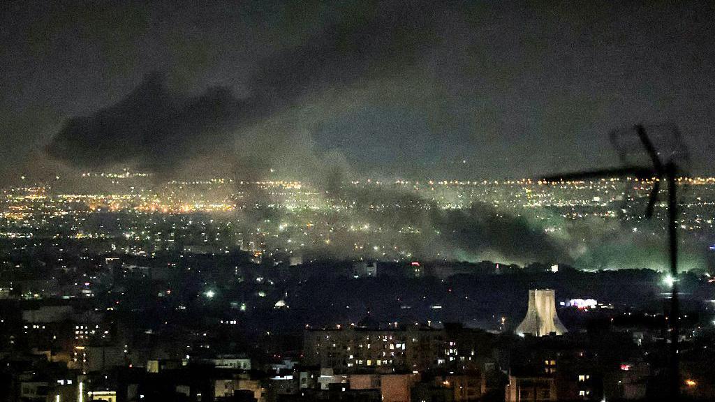 iran-.-.-.-4.jpg BREAKING. Armata SUA atacă ținte din Iran, la ordinul lui Trump, ca răspuns la doborârea elicopterului Apache de către Iran