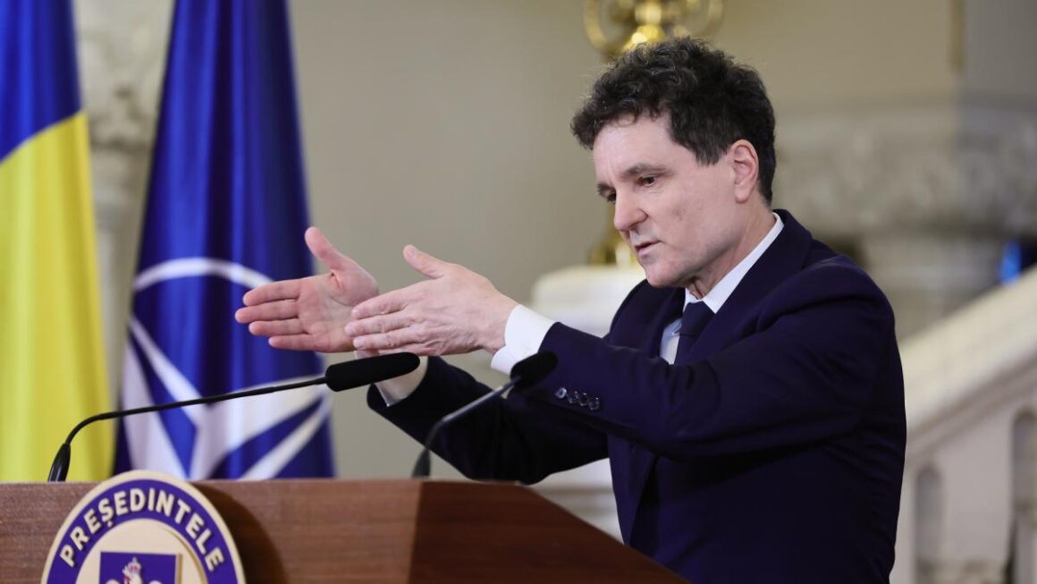 ndan.jpg În valea dintre două valuri