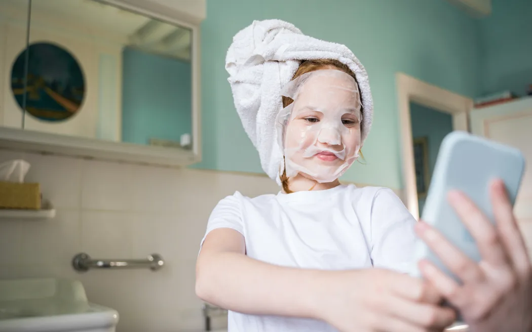 skincare.webp.webp „Cosmeticorexia”, noul fenomen în rândul fetițelor de 8-14 ani care îi sperie pe dermatologi. Sunt obsedate de a obține „pielea perfectă” și folosesc zilnic produse de îngrijire nocive