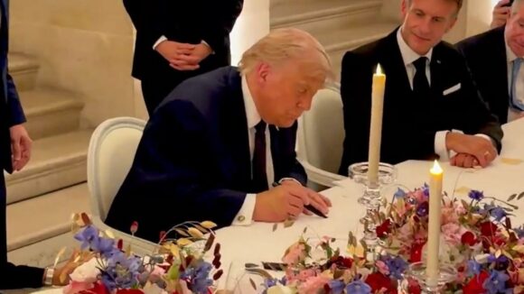 tr-1200x675.jpg BREAKING. Trump și Pezeshkian au semnat oficial Memorandumul de Înțelegere dintre SUA și Iran. Strâmtoarea Ormuz trebuie redeschisă imediat, anunță Premierul Pakistanului