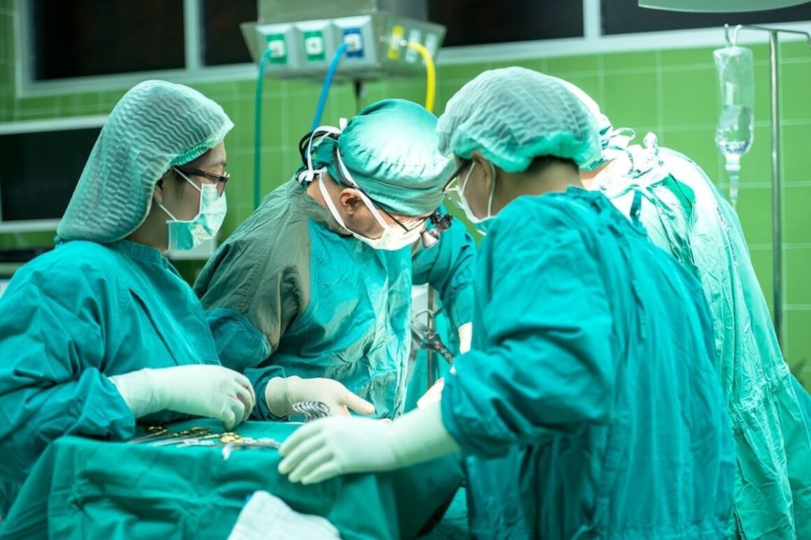 Sanitas avertizează: Noua lege a salarizării taie sporuri și riscă să readucă exodul medicilor