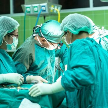 Sanitas avertizează: Noua lege a salarizării taie sporuri și riscă să readucă exodul medicilor