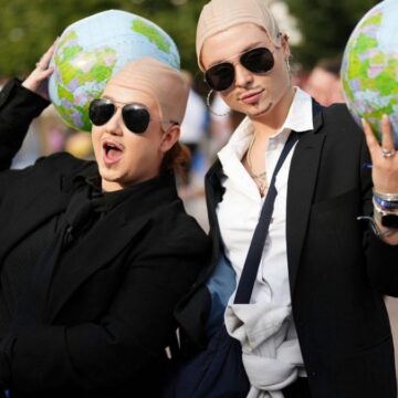 itbullaleph-1200x675.jpg Mii de fani deghizați ca Pitbull au stabilit cel mai amuzant record Guiness al verii – Aleph News