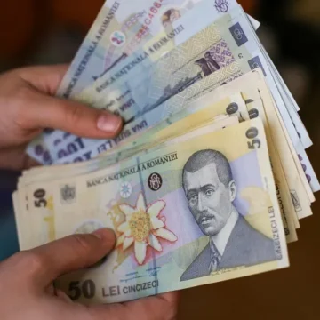 Salariul minim creşte de la 1 iulie cu 125 de lei, una dintre cele mai mici creşteri din ultimele două decenii