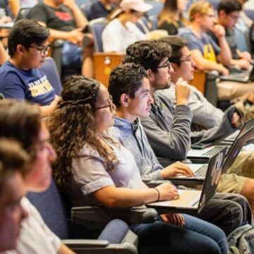 Chatboturile educaționale, viitorul universităților și al studenților