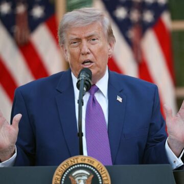 trump-.-1-4-1200x675.jpg Statele Unite au anulat licența generală care permitea comercializarea petrolului iranian