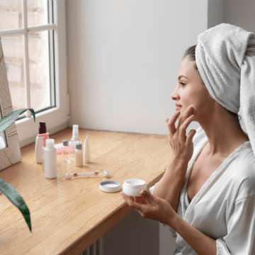 young-woman-doing-self-care-routine-home_23-2148974302-e1783140721376.png Tinerele de până în 29 de ani nu mai vor rutină de skincare complexă