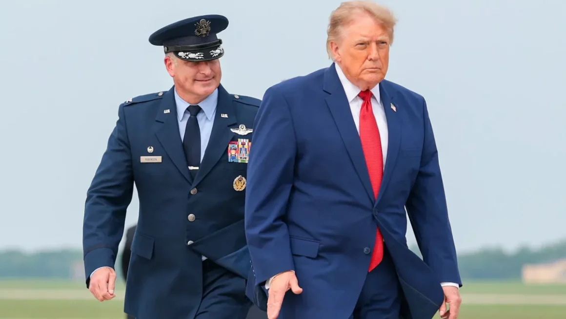 1786730665744-1200x675.webp.webp Trump are o mare problemă cu Iranul. Comandantul Armatei iraniene a anunţat că nicio navă militară americană nu va mai fi lăsată să intre în Golful Persic, Strâmtoarea Ormuz şi Marea Omanului, nici după terminarea războiului