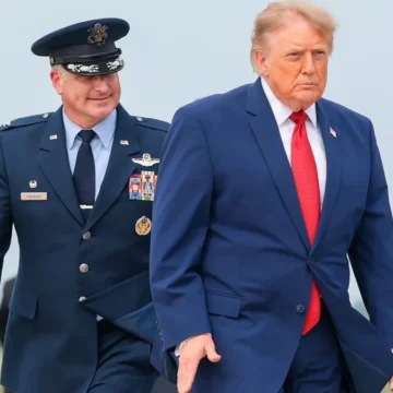 1786730665744-1200x675.webp.webp Trump are o mare problemă cu Iranul. Comandantul Armatei iraniene a anunţat că nicio navă militară americană nu va mai fi lăsată să intre în Golful Persic, Strâmtoarea Ormuz şi Marea Omanului, nici după terminarea războiului