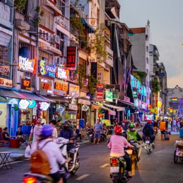 bb4c736254c045c3b10e1f98a381ac8f_2_Days_in_Ho_Chi_Minh_City.jpg Bucureștiul intră în clasamentul mondial, cu un grad de aprobare de 52% – Aleph News