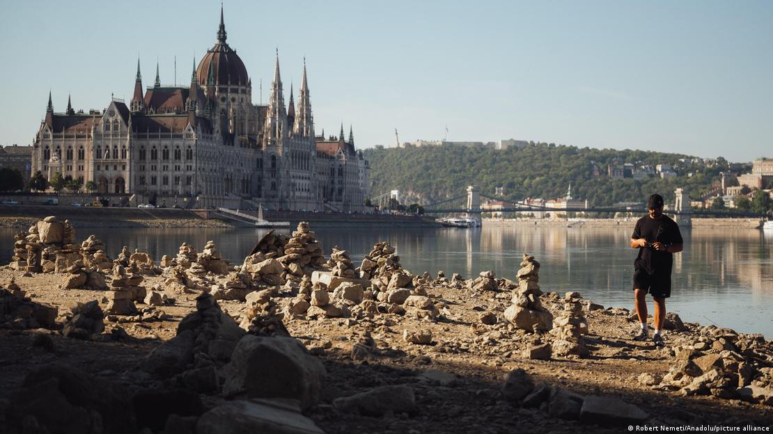 budaaph.jpg Ungaria va opri complet, duminică, centrala nucleară de la Paks