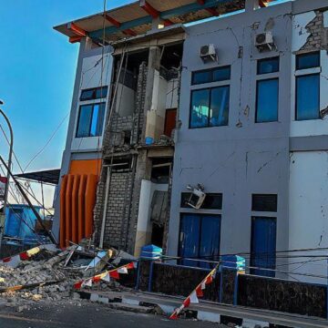 cutremuraph.jpg Un cutremur cu magnitudinea 7,7 a lovit Indonezia